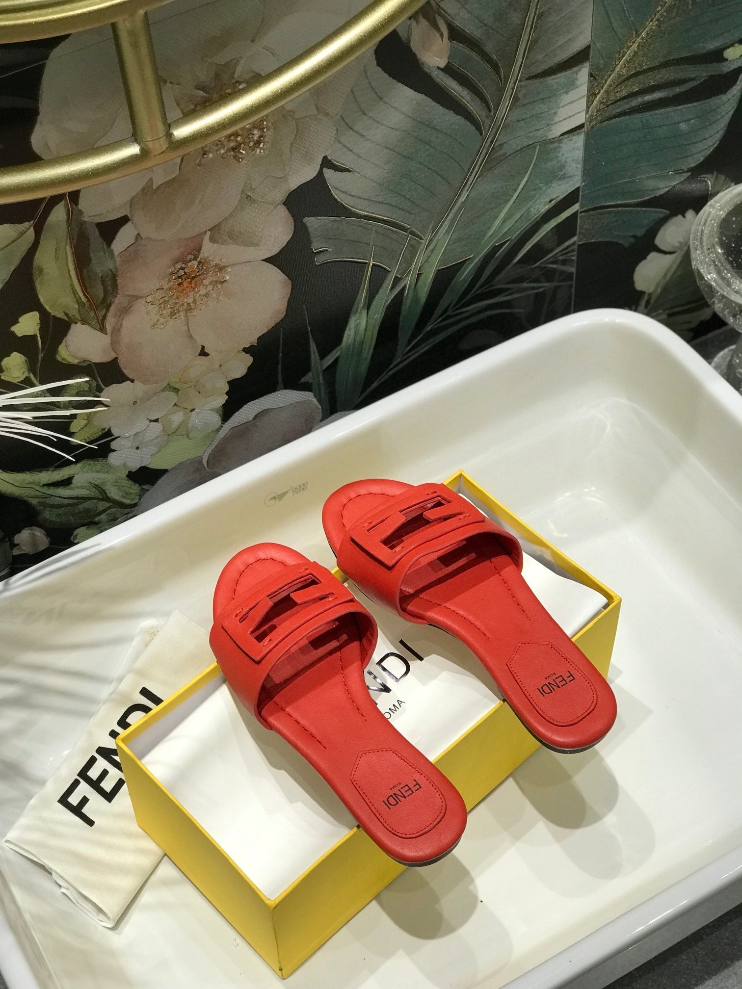 Fendi slides red online