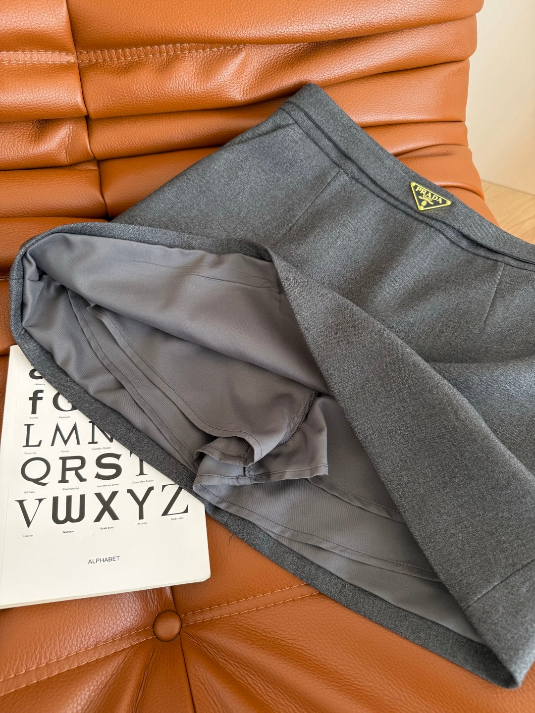 スカート PRADA FW25 Dark grey wool skirt (P107ZSOOOC2O F0480) Wool mid-length skirt Prada Grey size 42 IT in Wool - 45873272
