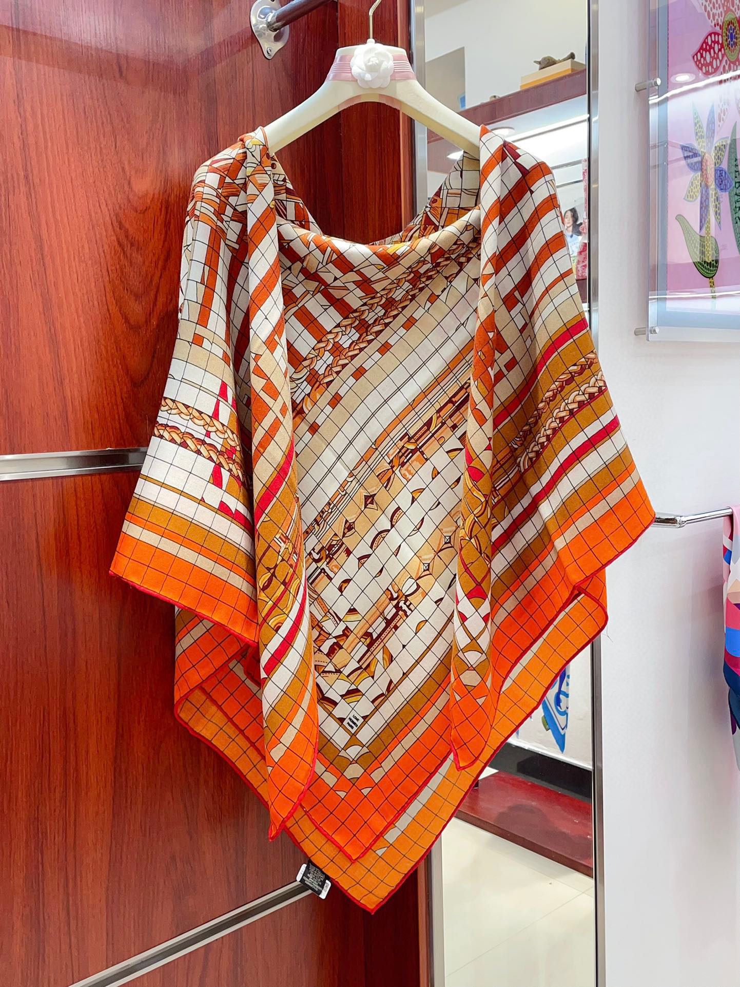 ★入手困難★HERMES★Coaching Deja-Vu shawl 140 ショール Coaching Deja-Vu shawl 140 | Hermès USA