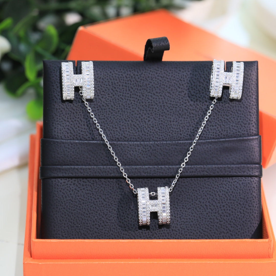 Hermes cheapest H Diamond Necklace